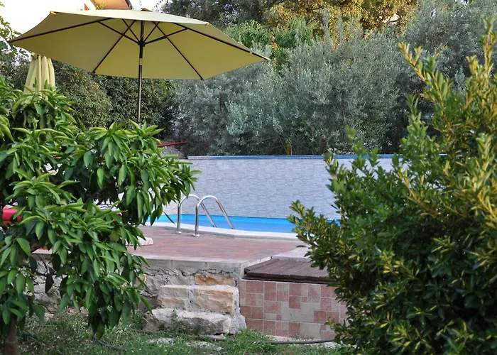 Donna Апартаменты Трогир